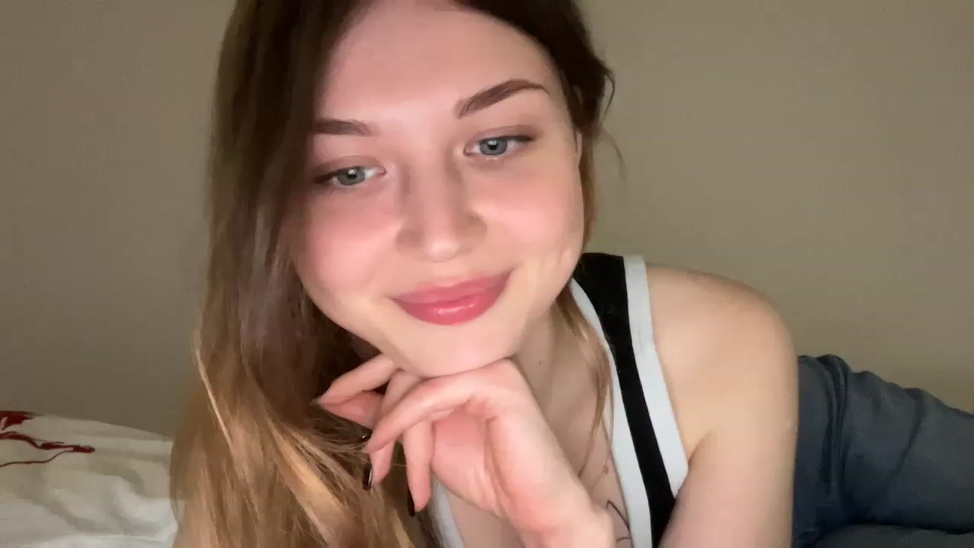 Gallery image thumbnail from Coconut_dream's myfreecams stream on, 05/18/2023, 18:28 image 13 of 20