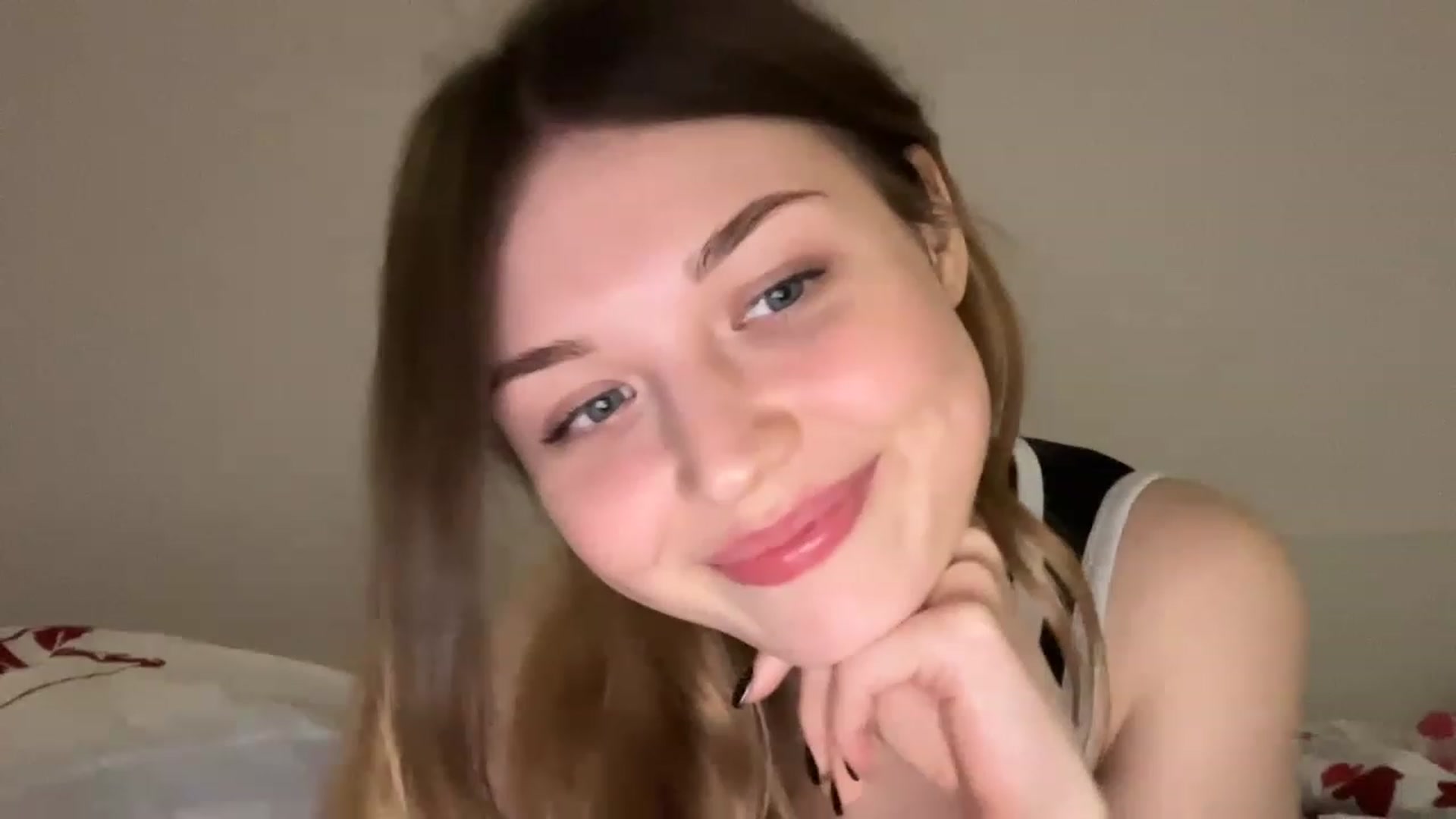 Gallery image thumbnail from Coconut_dream's myfreecams stream on, 05/18/2023, 18:28 image 17 of 20
