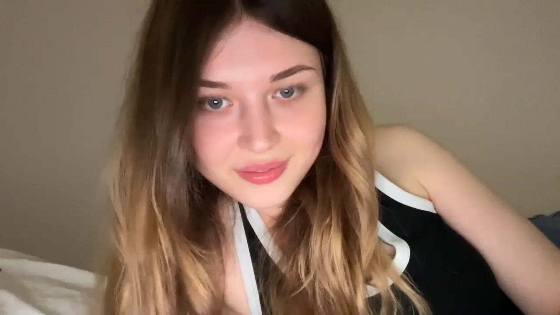 Gallery image thumbnail from Coconut_dream's myfreecams stream on, 05/18/2023, 18:28 image 12 of 20