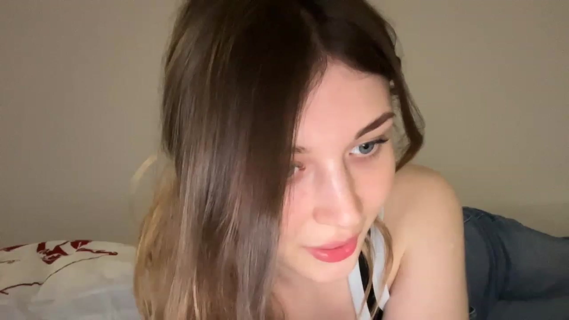 Gallery image thumbnail from Coconut_dream's myfreecams stream on, 05/18/2023, 18:28 image 16 of 20