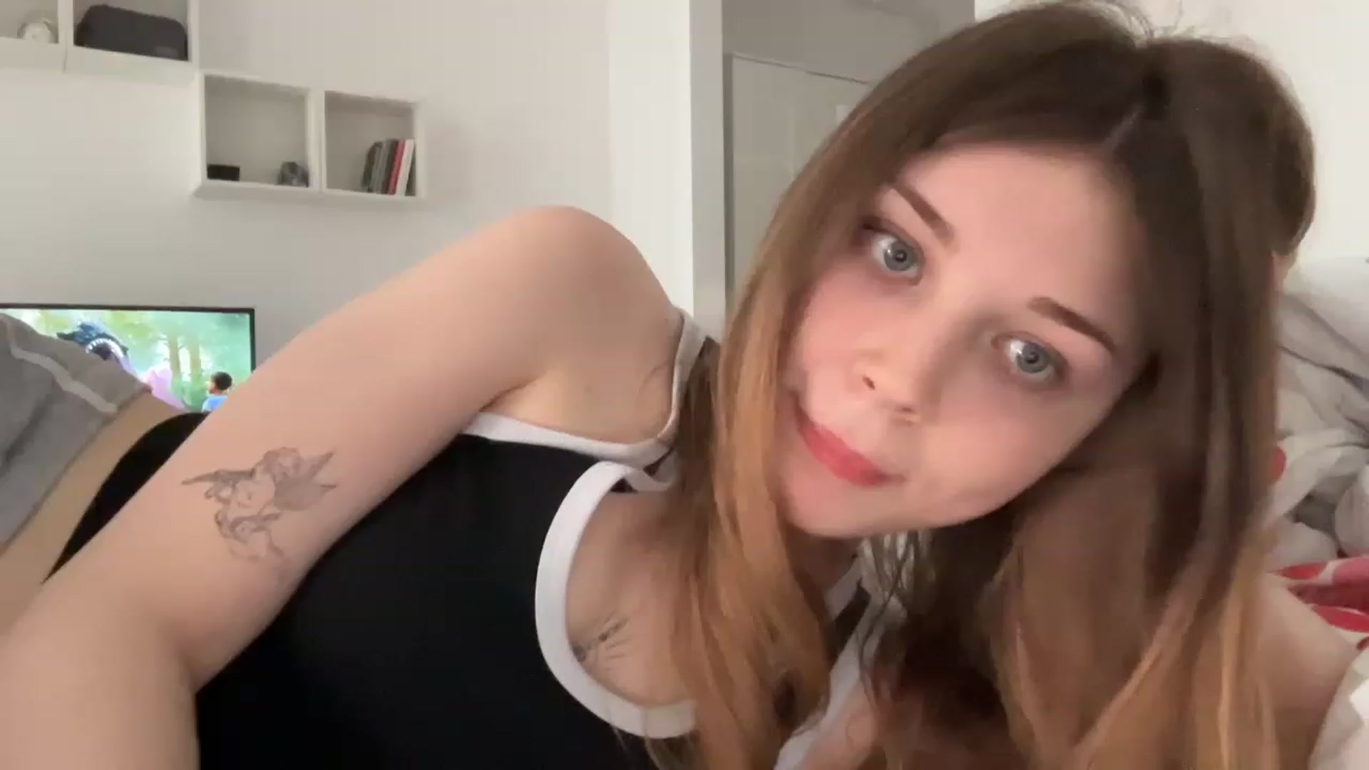 Gallery image thumbnail from Coconut_dream's myfreecams stream on, 05/19/2023, 11:41 image 6 of 20