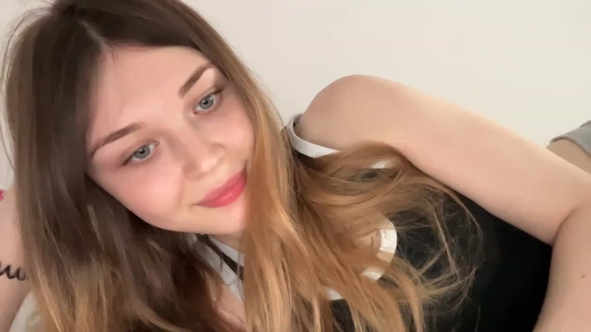 Gallery image thumbnail from Coconut_dream's myfreecams stream on, 05/19/2023, 11:41 image 19 of 20