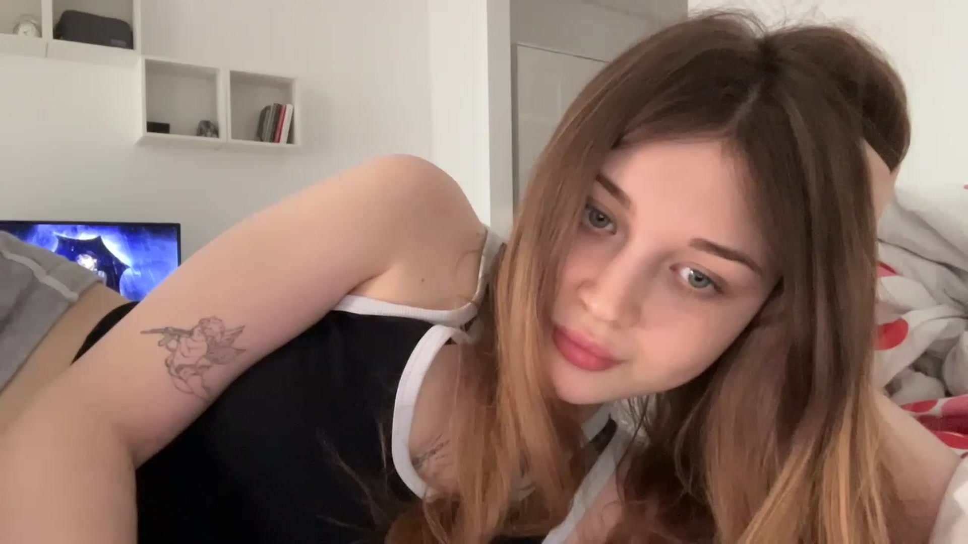 Gallery image thumbnail from Coconut_dream's myfreecams stream on, 05/19/2023, 11:41 image 5 of 20