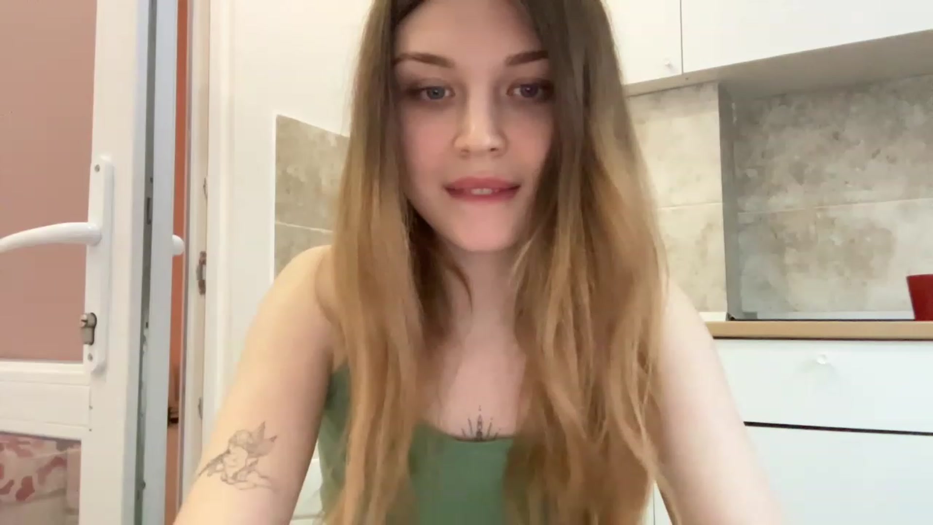 Gallery image thumbnail from Coconut_dream's myfreecams stream on, 05/19/2023, 16:09 image 8 of 20
