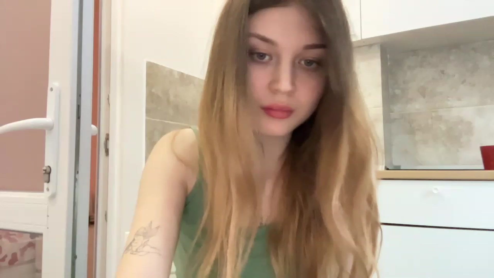 Gallery image thumbnail from Coconut_dream's myfreecams stream on, 05/19/2023, 16:09 image 3 of 20