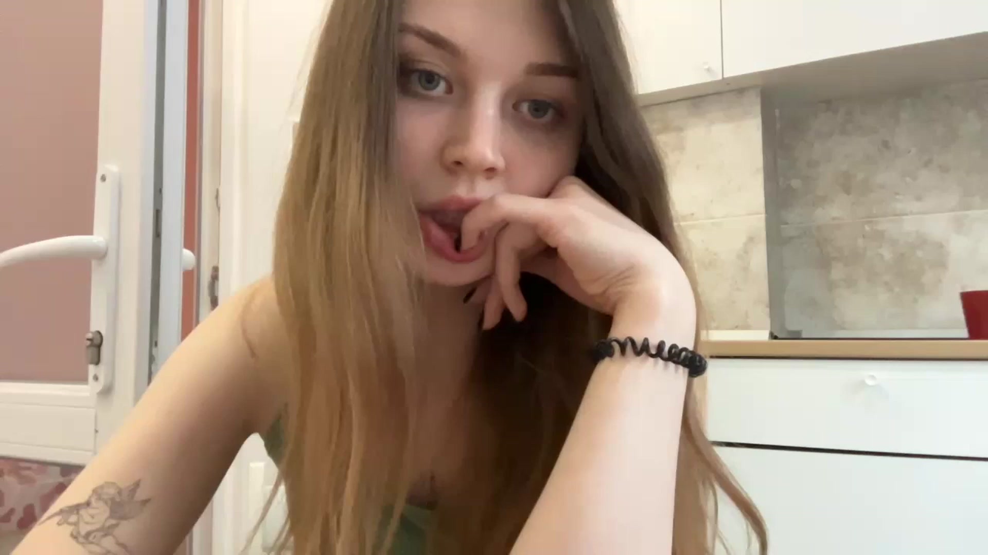 Gallery image thumbnail from Coconut_dream's myfreecams stream on, 05/19/2023, 16:09 image 2 of 20