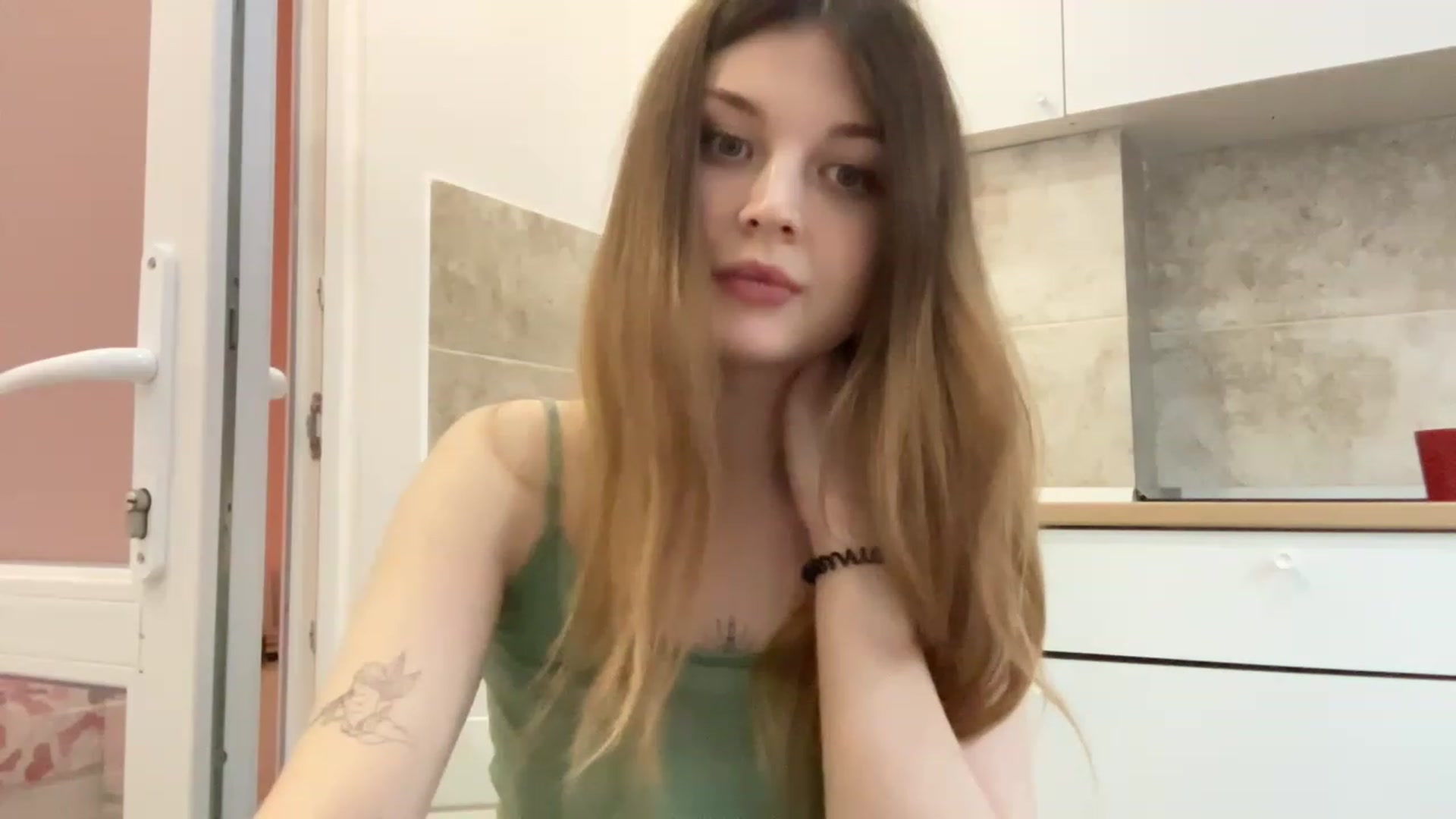 Gallery image thumbnail from Coconut_dream's myfreecams stream on, 05/19/2023, 16:09 image 14 of 20