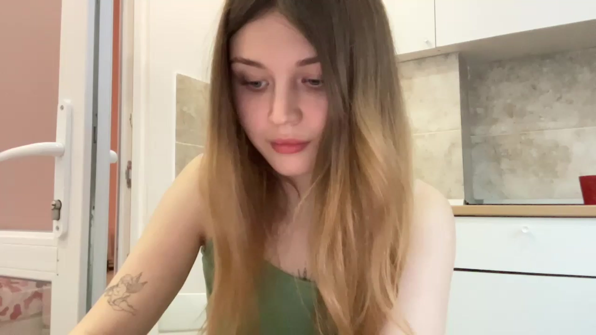 Gallery image thumbnail from Coconut_dream's myfreecams stream on, 05/19/2023, 16:09 image 11 of 20