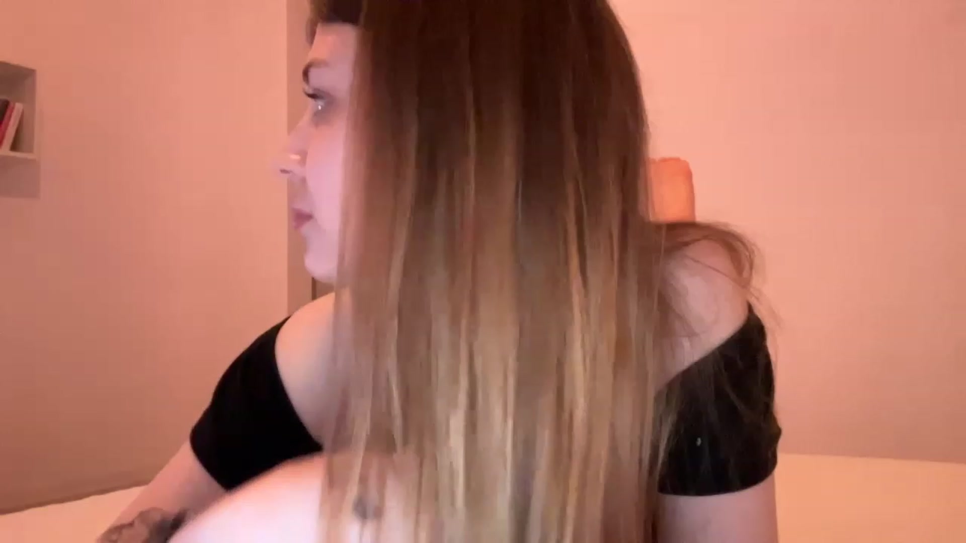 Gallery image thumbnail from Coconut_dream's myfreecams stream on, 05/21/2023, 10:05 image 10 of 20