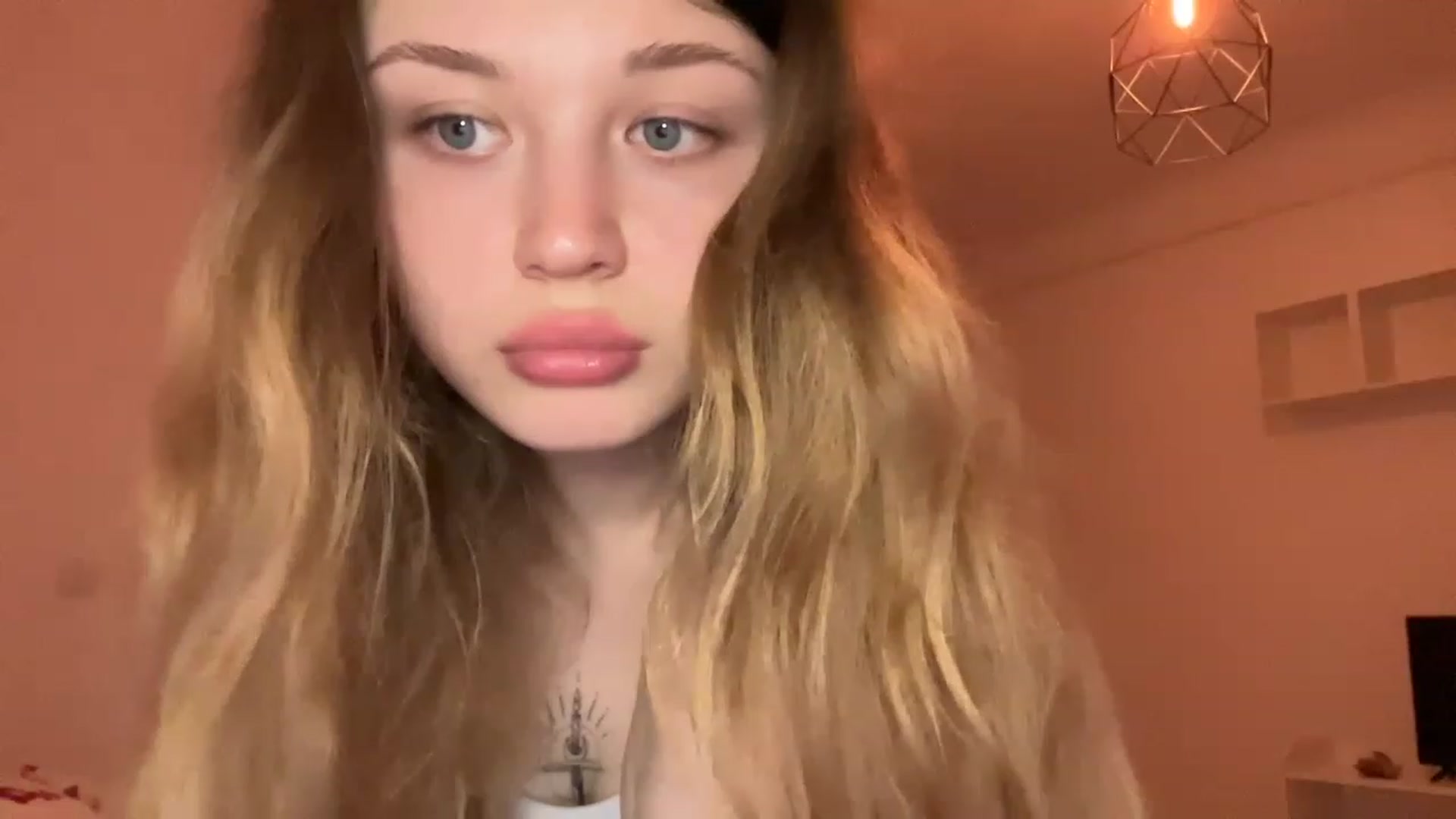 Gallery image thumbnail from Coconut_dream's myfreecams stream on, 05/27/2023, 18:11 image 2 of 20