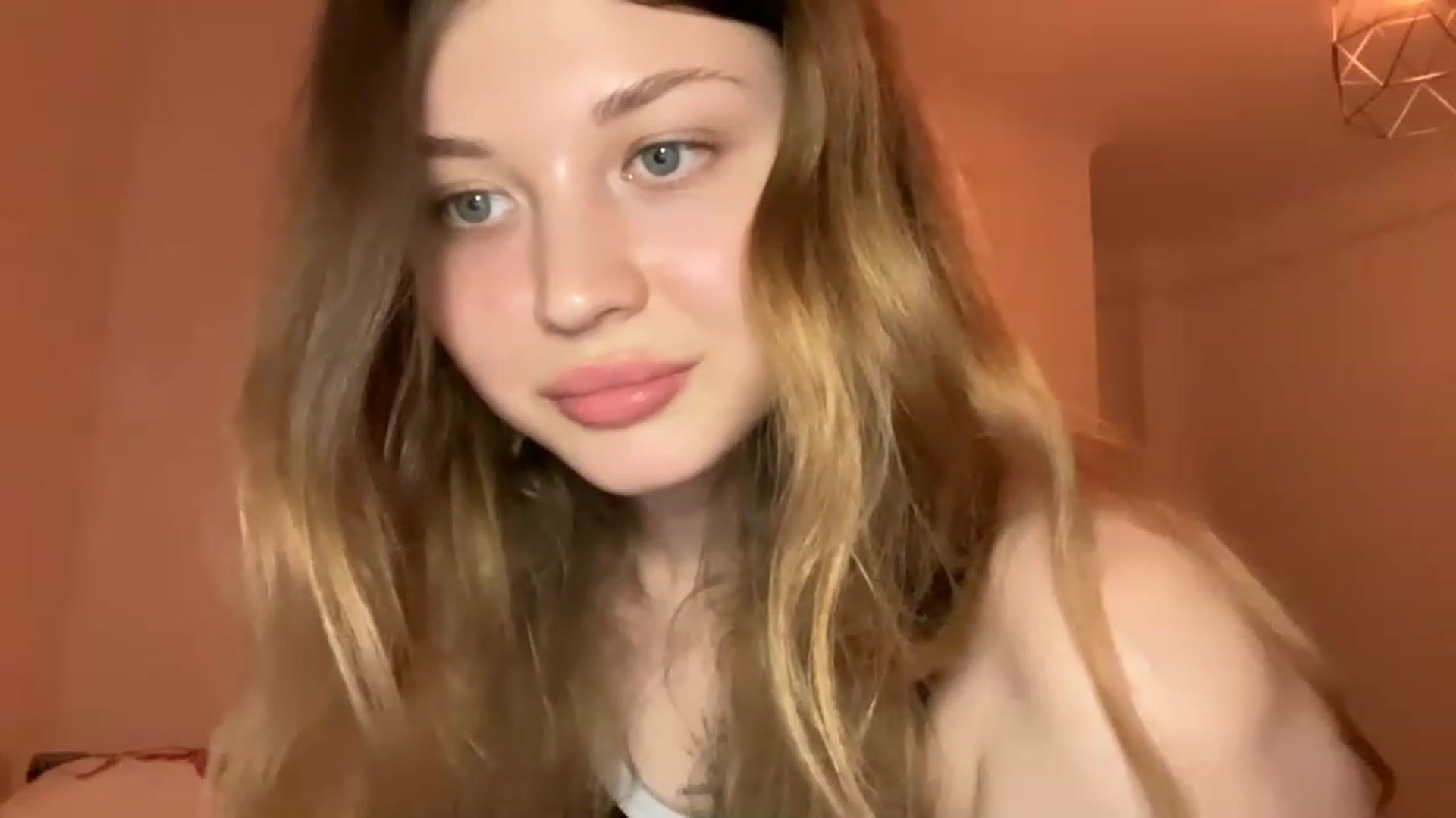Gallery image thumbnail from Coconut_dream's myfreecams stream on, 05/27/2023, 18:11 image 12 of 20