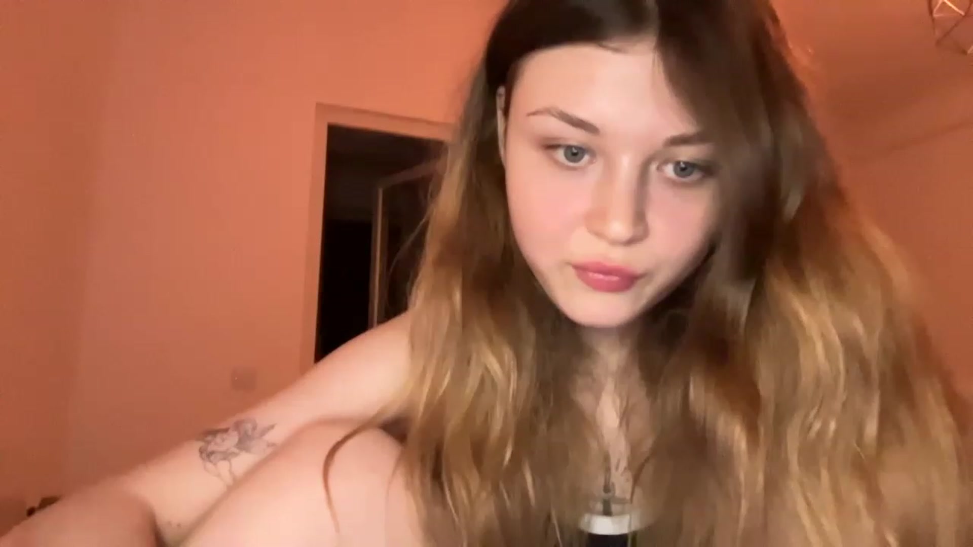 Gallery image thumbnail from Coconut_dream's myfreecams stream on, 05/27/2023, 19:19 image 8 of 20