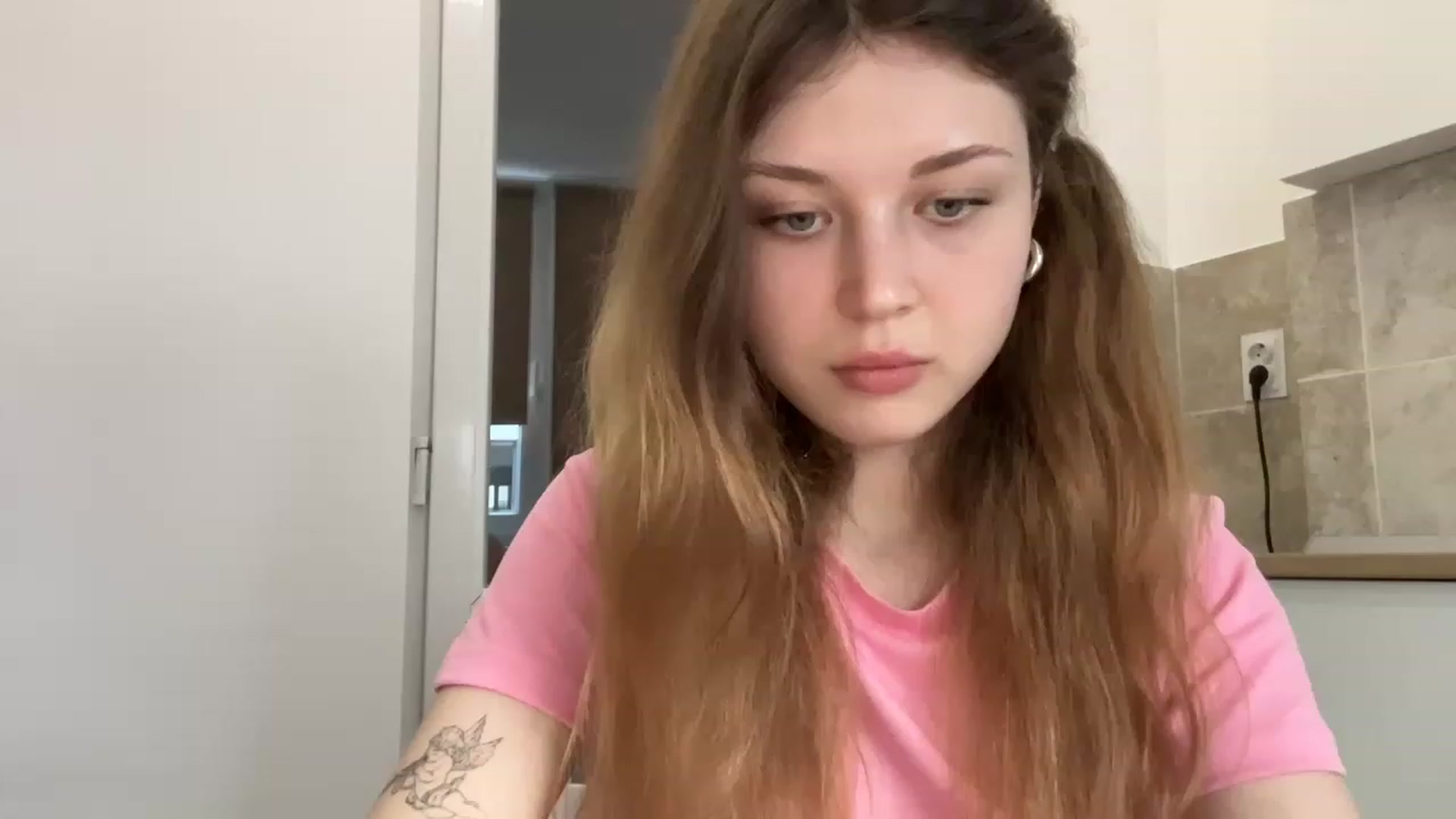 Gallery image thumbnail from Coconut_dream's myfreecams stream on, 05/28/2023, 15:30 image 18 of 20