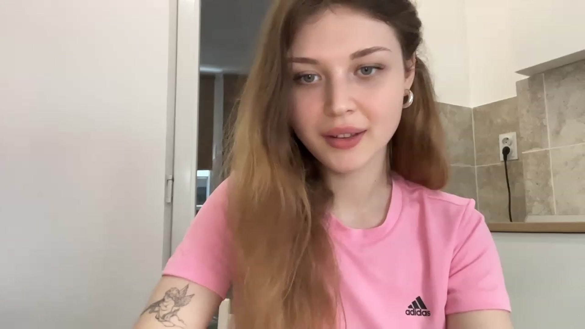 Gallery image thumbnail from Coconut_dream's myfreecams stream on, 05/28/2023, 15:49 image 15 of 20