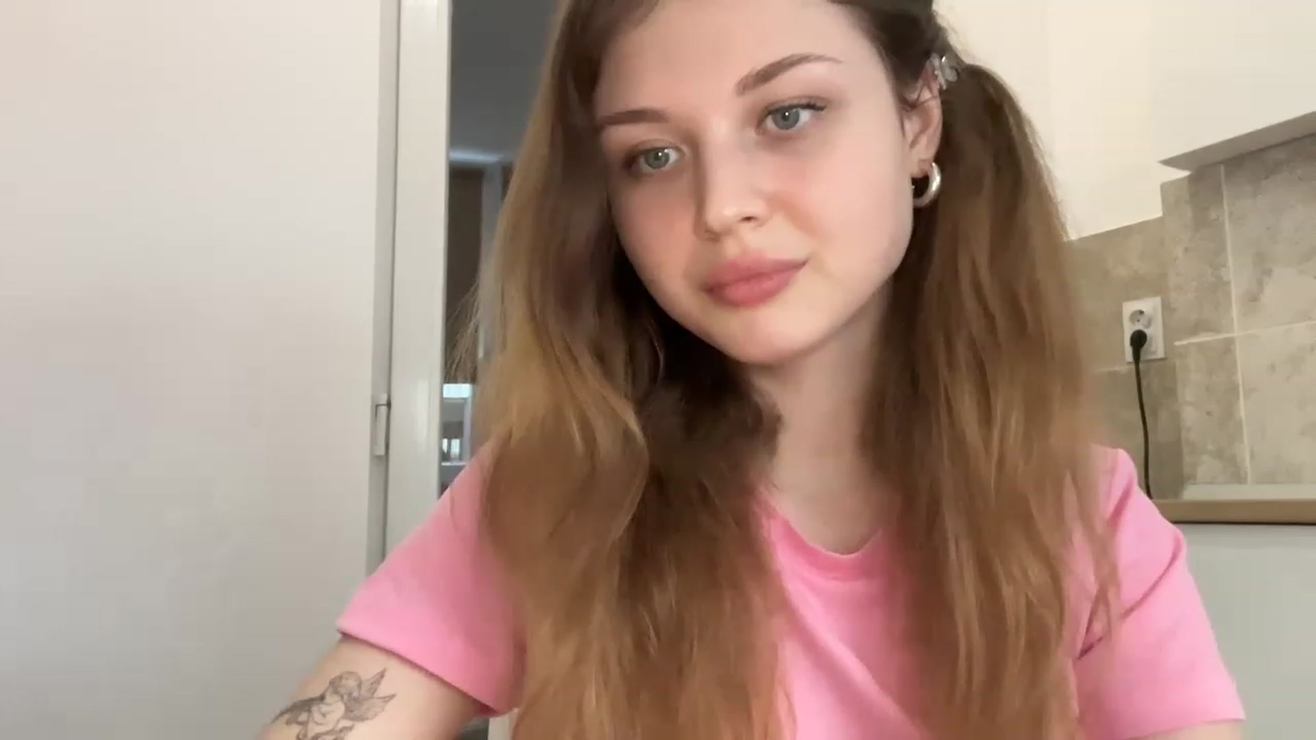 Gallery image thumbnail from Coconut_dream's myfreecams stream on, 05/28/2023, 15:49 image 5 of 20
