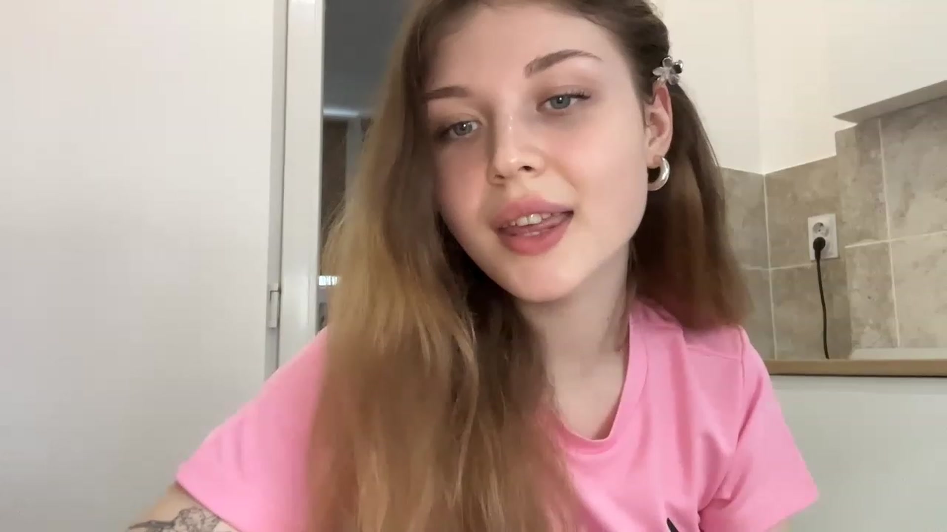 Gallery image thumbnail from Coconut_dream's myfreecams stream on, 05/28/2023, 15:49 image 19 of 20
