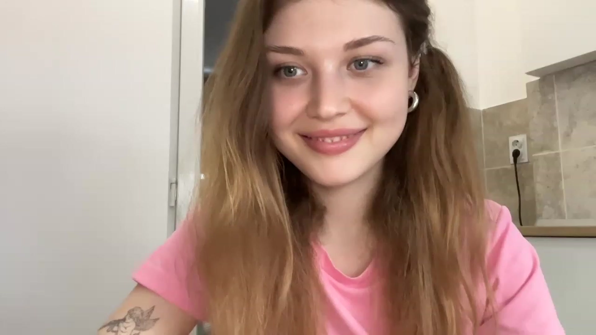 Gallery image thumbnail from Coconut_dream's myfreecams stream on, 05/28/2023, 15:49 image 4 of 20