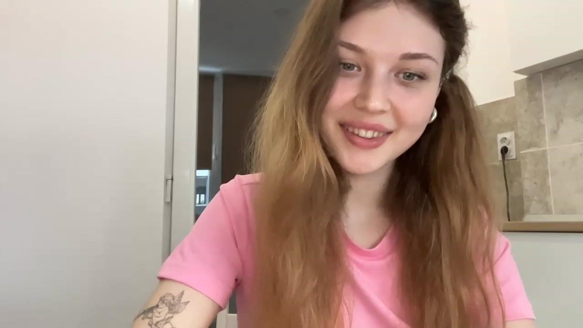 Gallery image thumbnail from Coconut_dream's myfreecams stream on, 05/28/2023, 15:49 image 6 of 20