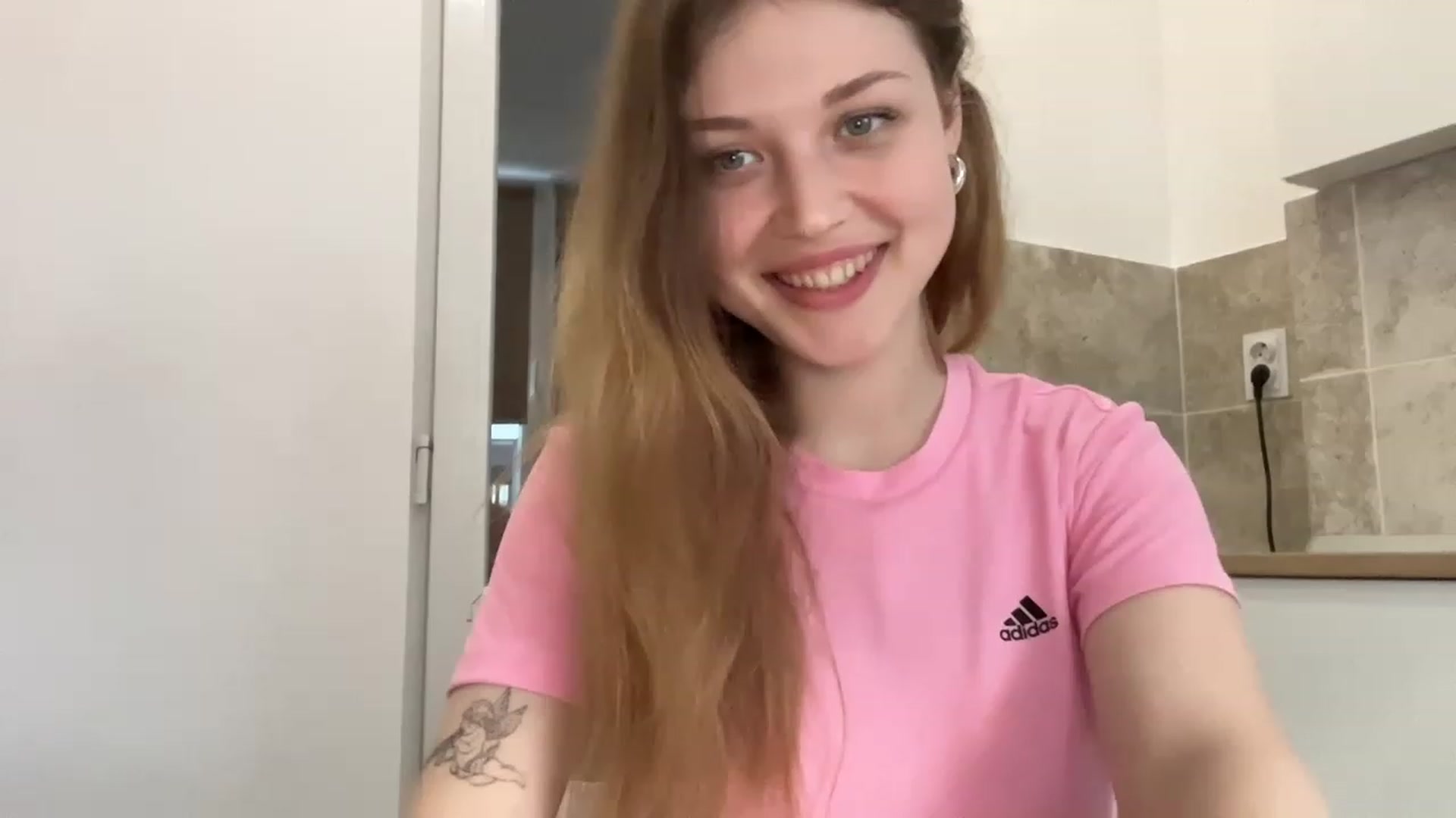 Gallery image thumbnail from Coconut_dream's myfreecams stream on, 05/28/2023, 15:49 image 11 of 20
