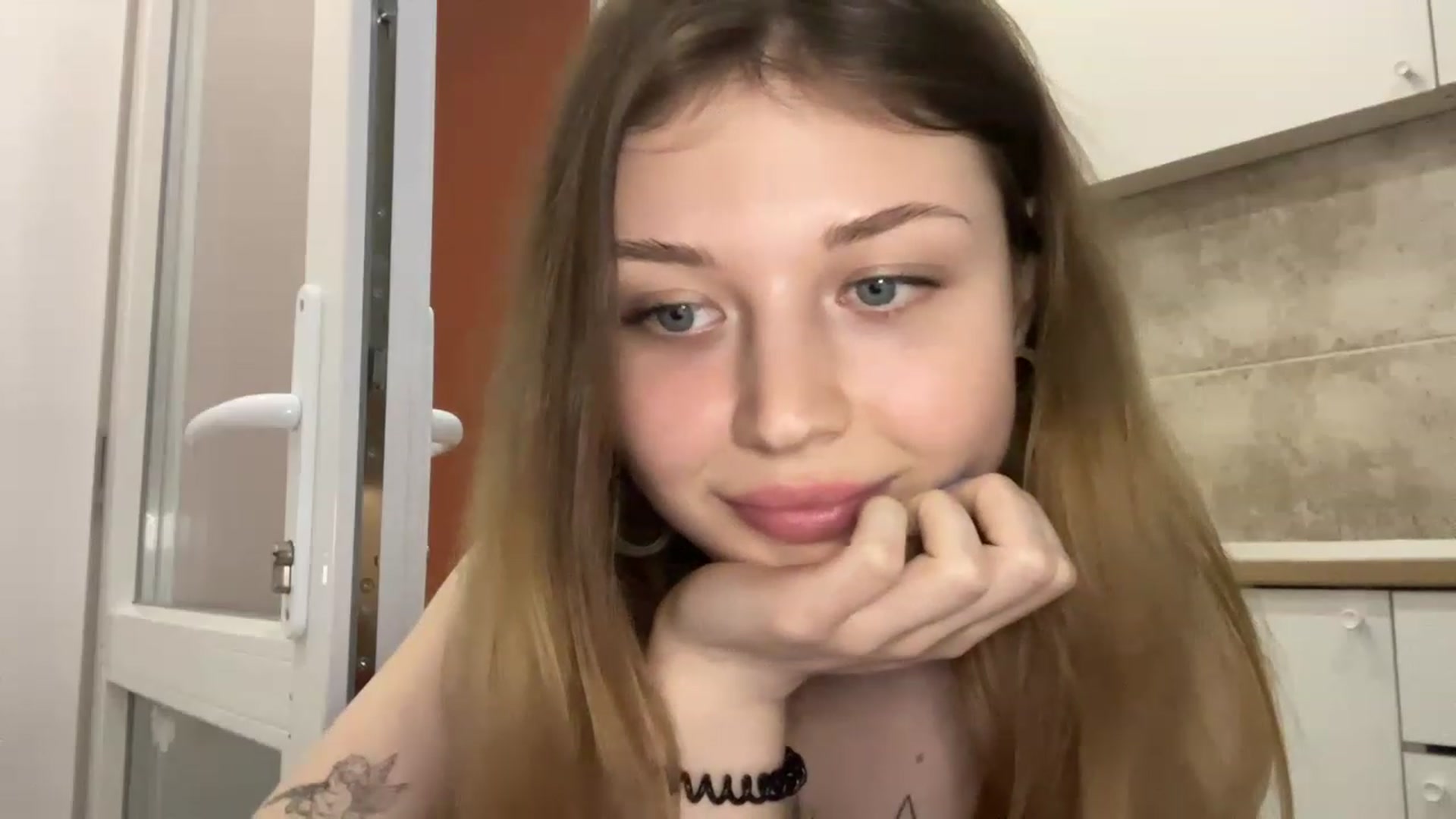 Gallery image thumbnail from Coconut_dream's myfreecams stream on, 06/01/2023, 17:56 image 17 of 20