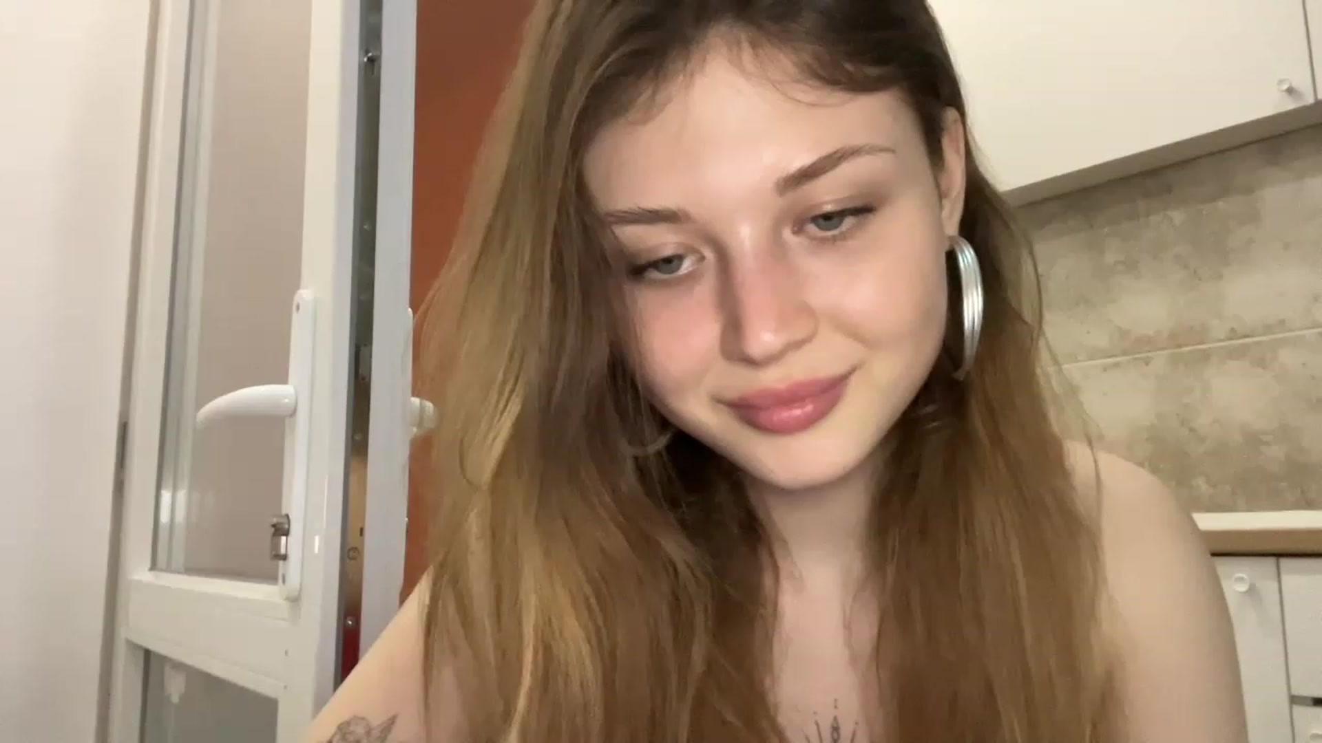 Gallery image thumbnail from Coconut_dream's myfreecams stream on, 06/01/2023, 19:14 image 13 of 20