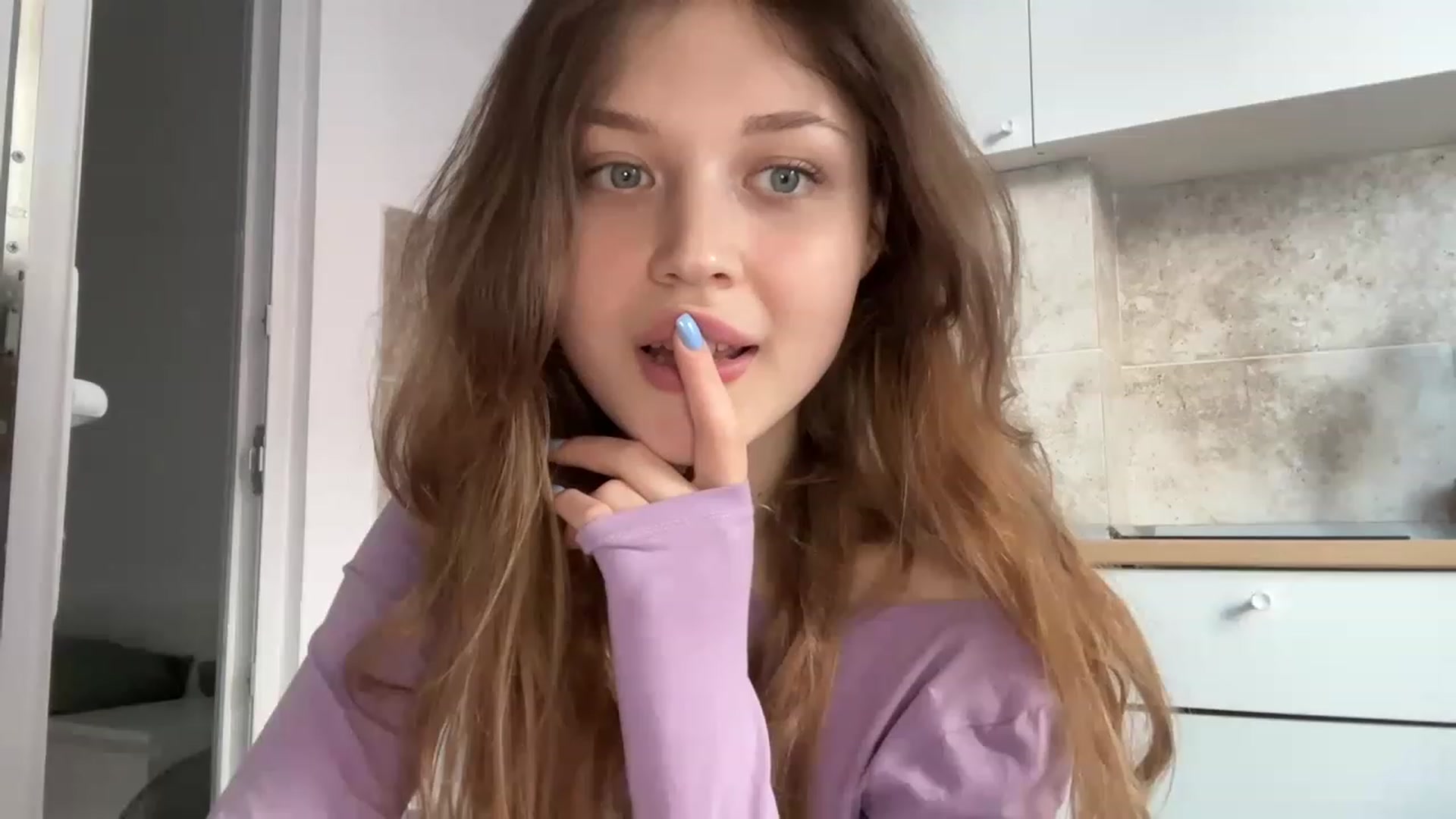 Gallery image thumbnail from Coconut_dream's myfreecams stream on, 06/03/2023, 15:17 image 18 of 20
