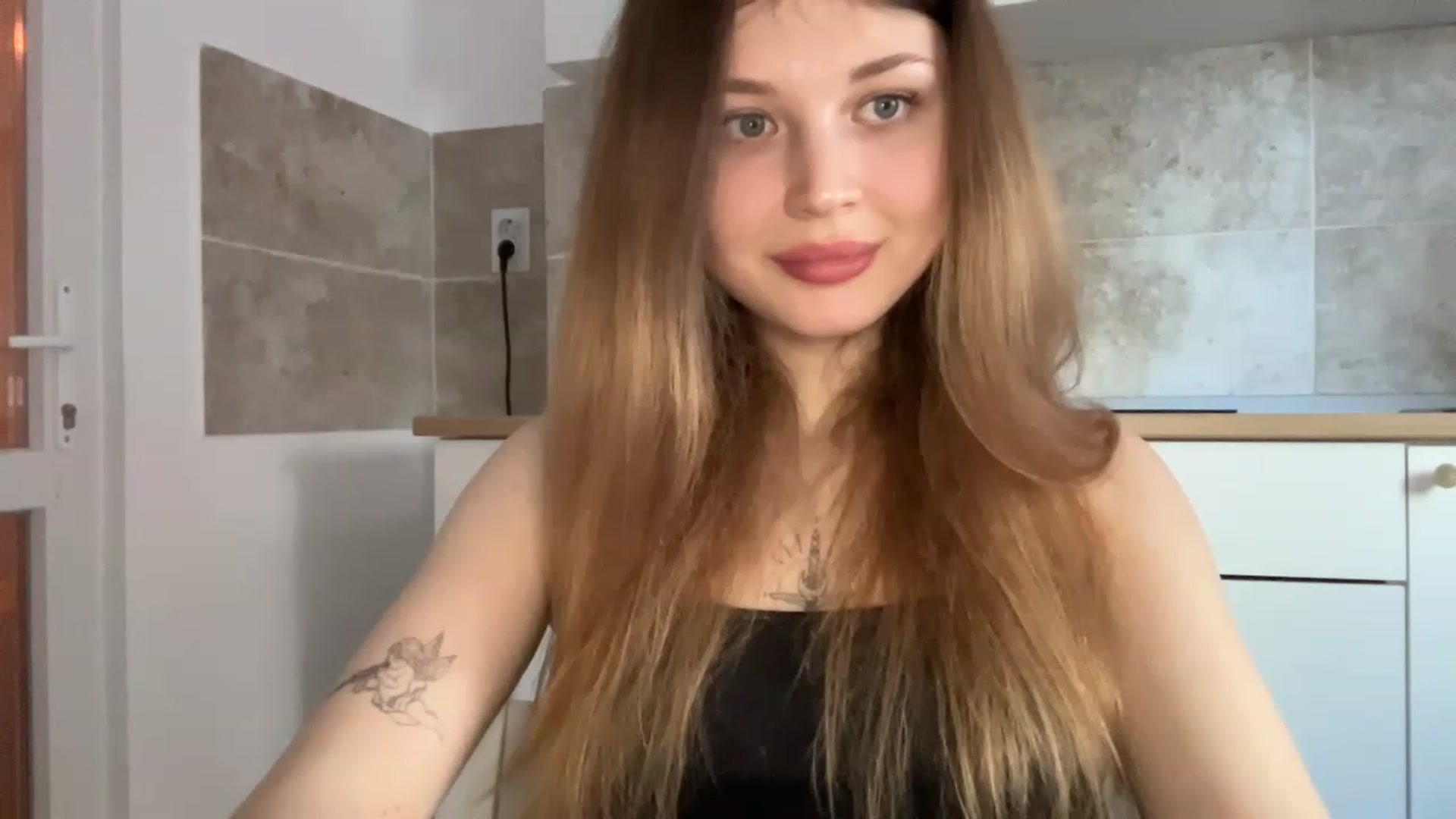Gallery image thumbnail from Coconut_dream's myfreecams stream on, 06/04/2023, 15:39 image 6 of 20
