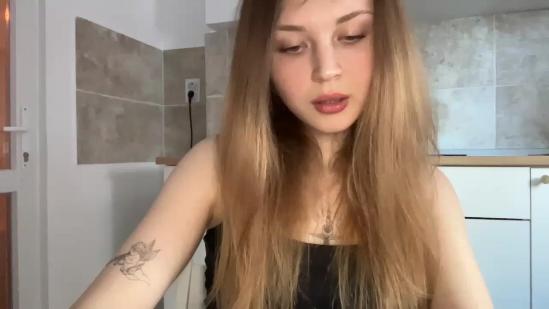 Gallery image thumbnail from Coconut_dream's myfreecams stream on, 06/04/2023, 15:39 image 8 of 20