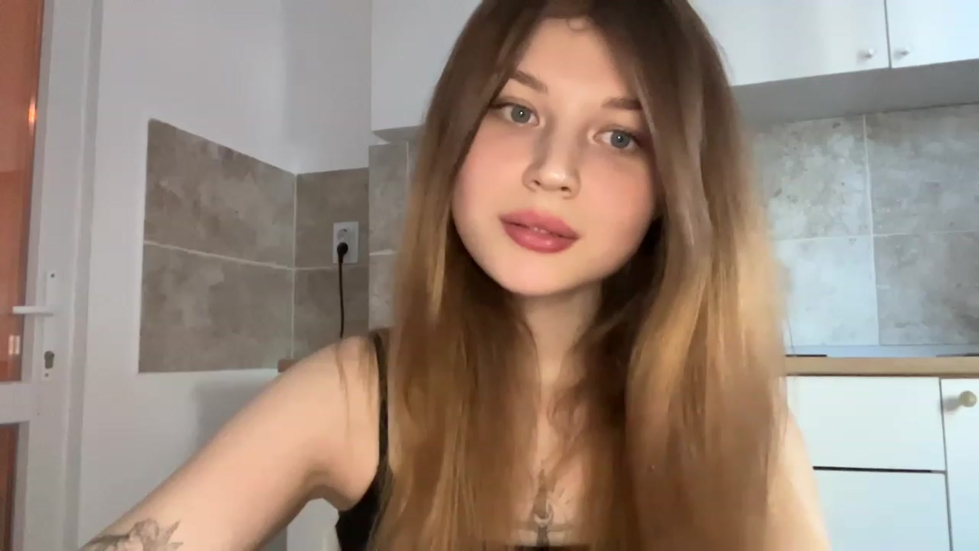 Gallery image thumbnail from Coconut_dream's myfreecams stream on, 06/04/2023, 15:39 image 9 of 20