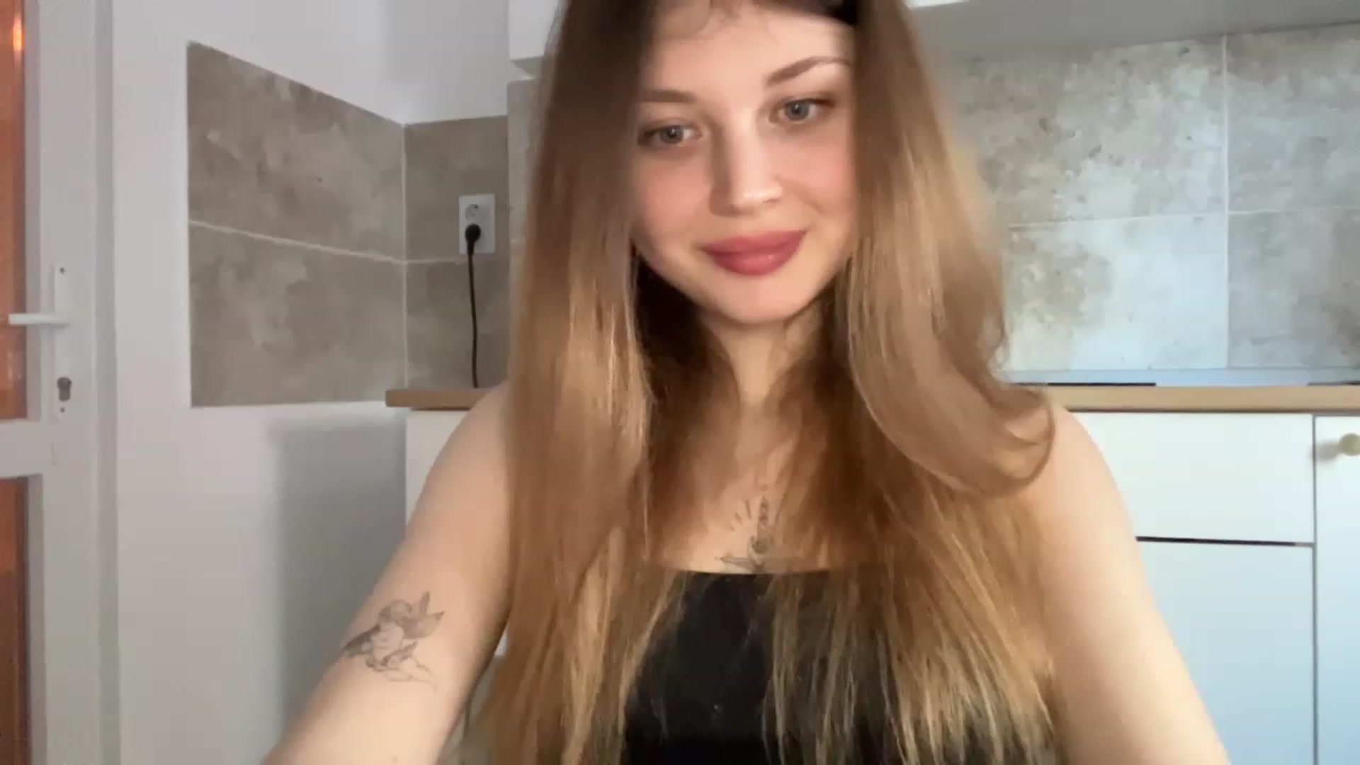 Gallery image thumbnail from Coconut_dream's myfreecams stream on, 06/04/2023, 15:39 image 7 of 20