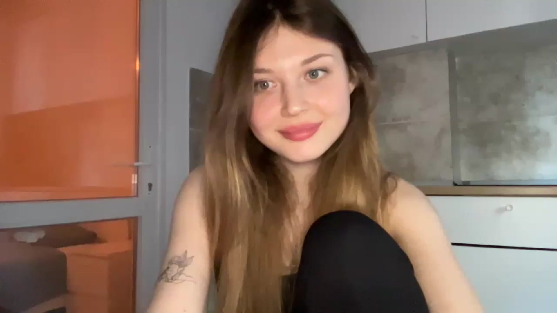 Gallery image thumbnail from Coconut_dream's myfreecams stream on, 06/04/2023, 18:17 image 8 of 20