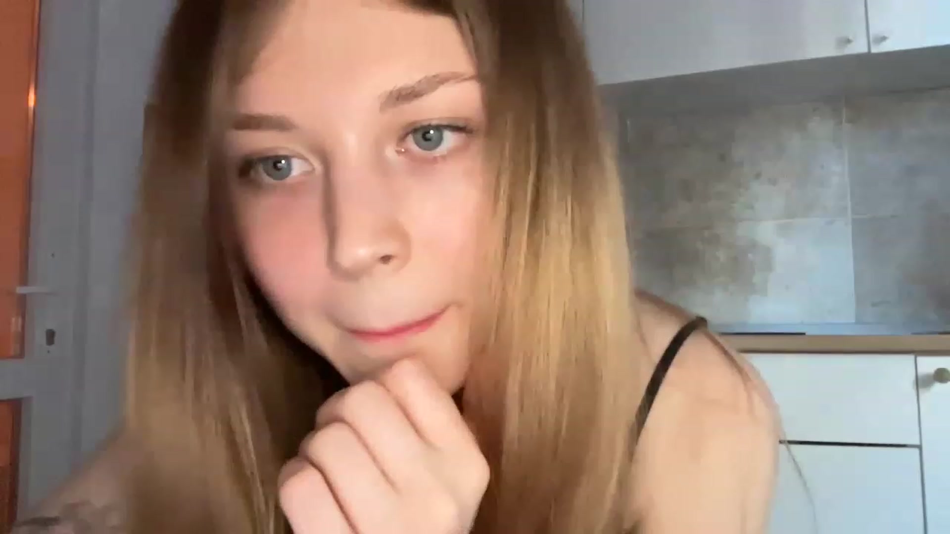 Gallery image thumbnail from Coconut_dream's myfreecams stream on, 06/04/2023, 18:17 image 5 of 20