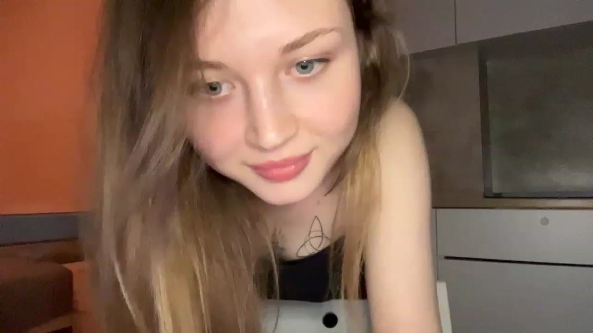 Gallery image thumbnail from Coconut_dream's myfreecams stream on, 06/04/2023, 18:17 image 17 of 20