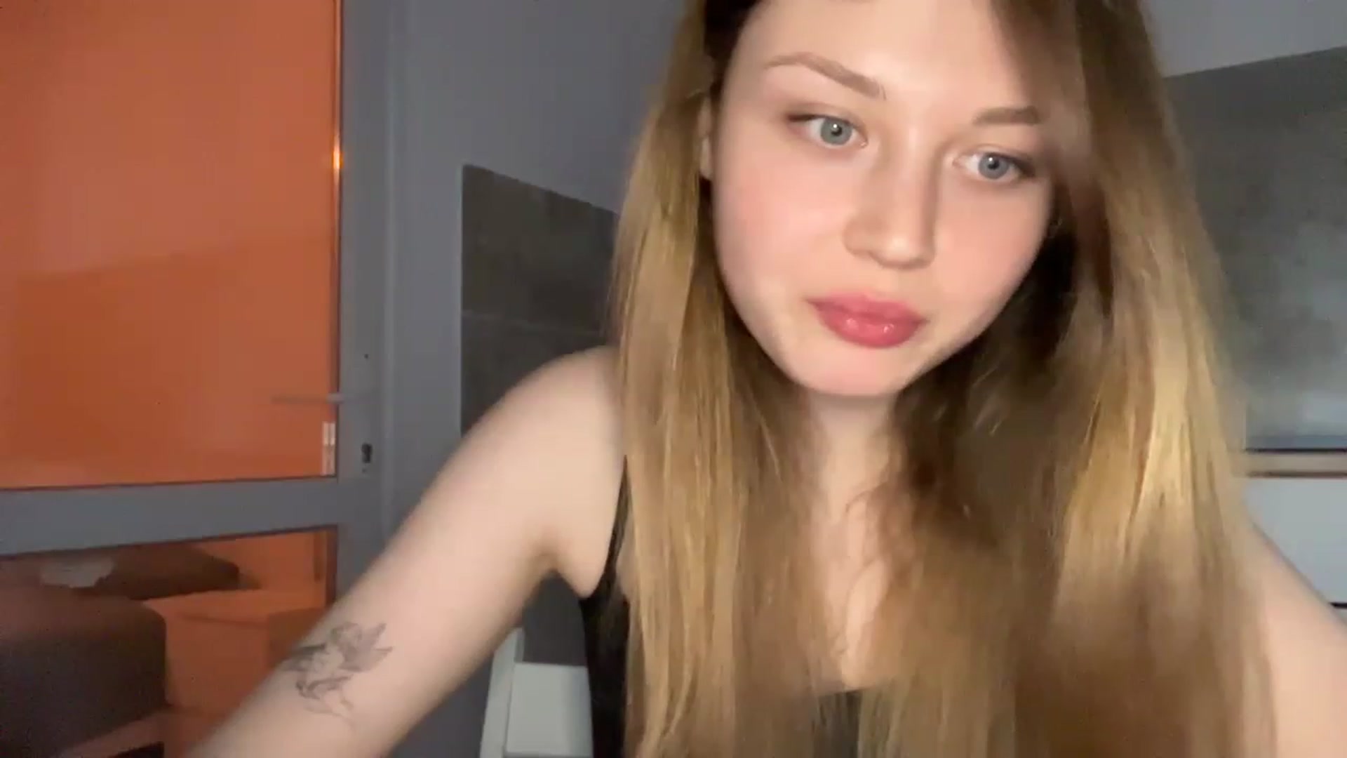 Gallery image thumbnail from Coconut_dream's myfreecams stream on, 06/04/2023, 18:17 image 13 of 20