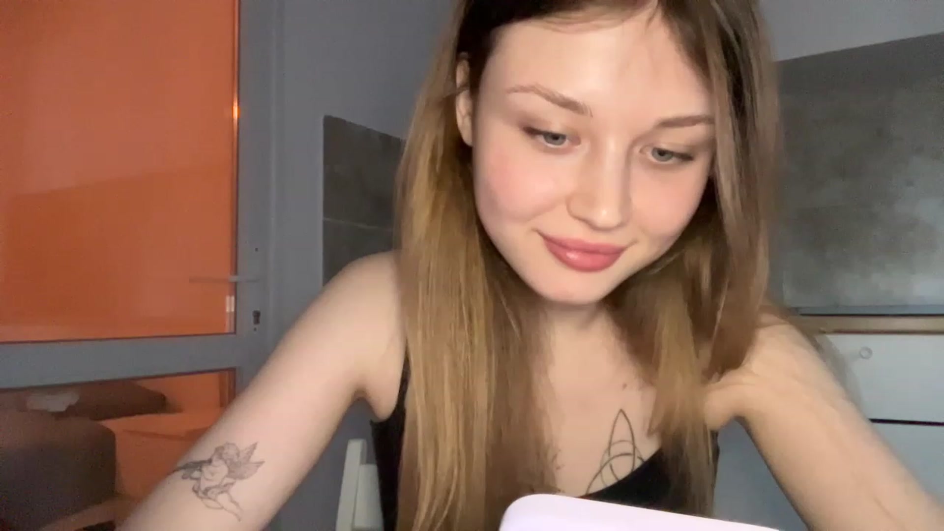 Gallery image thumbnail from Coconut_dream's myfreecams stream on, 06/04/2023, 18:17 image 12 of 20