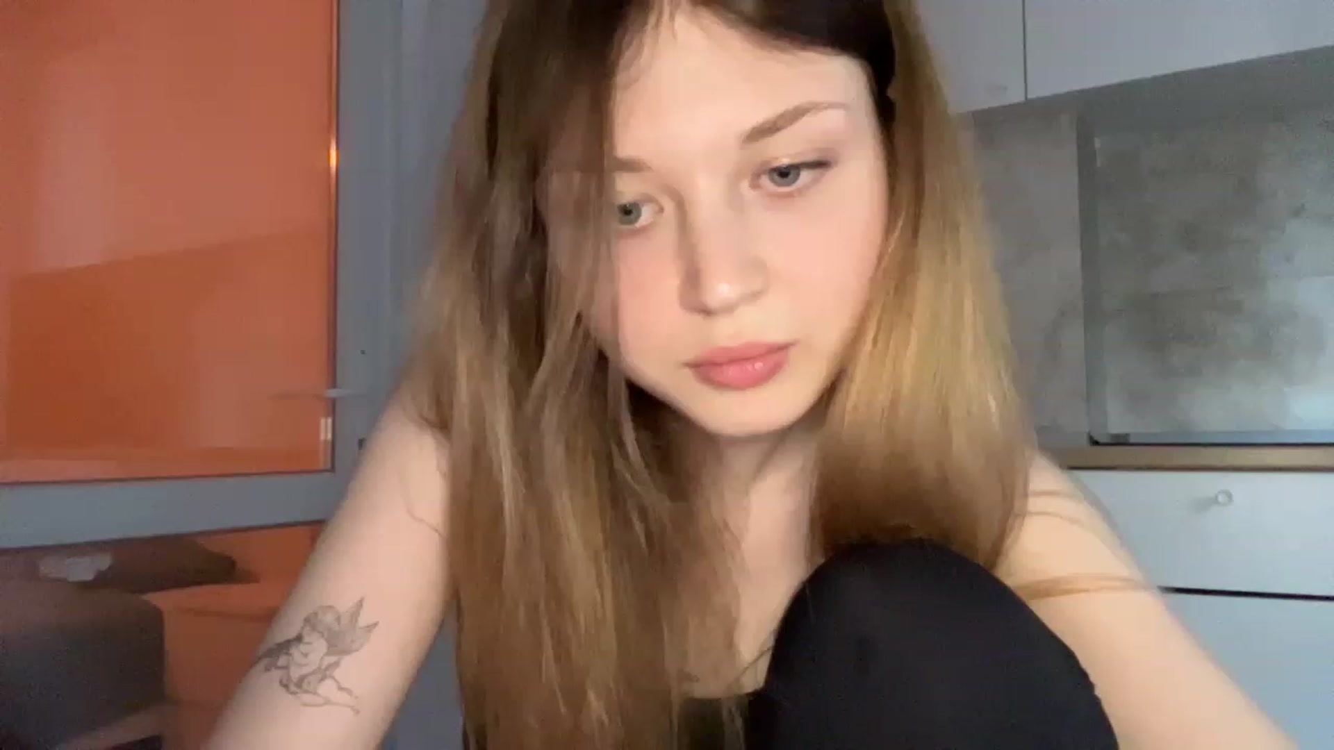 Gallery image thumbnail from Coconut_dream's myfreecams stream on, 06/04/2023, 18:17 image 9 of 20