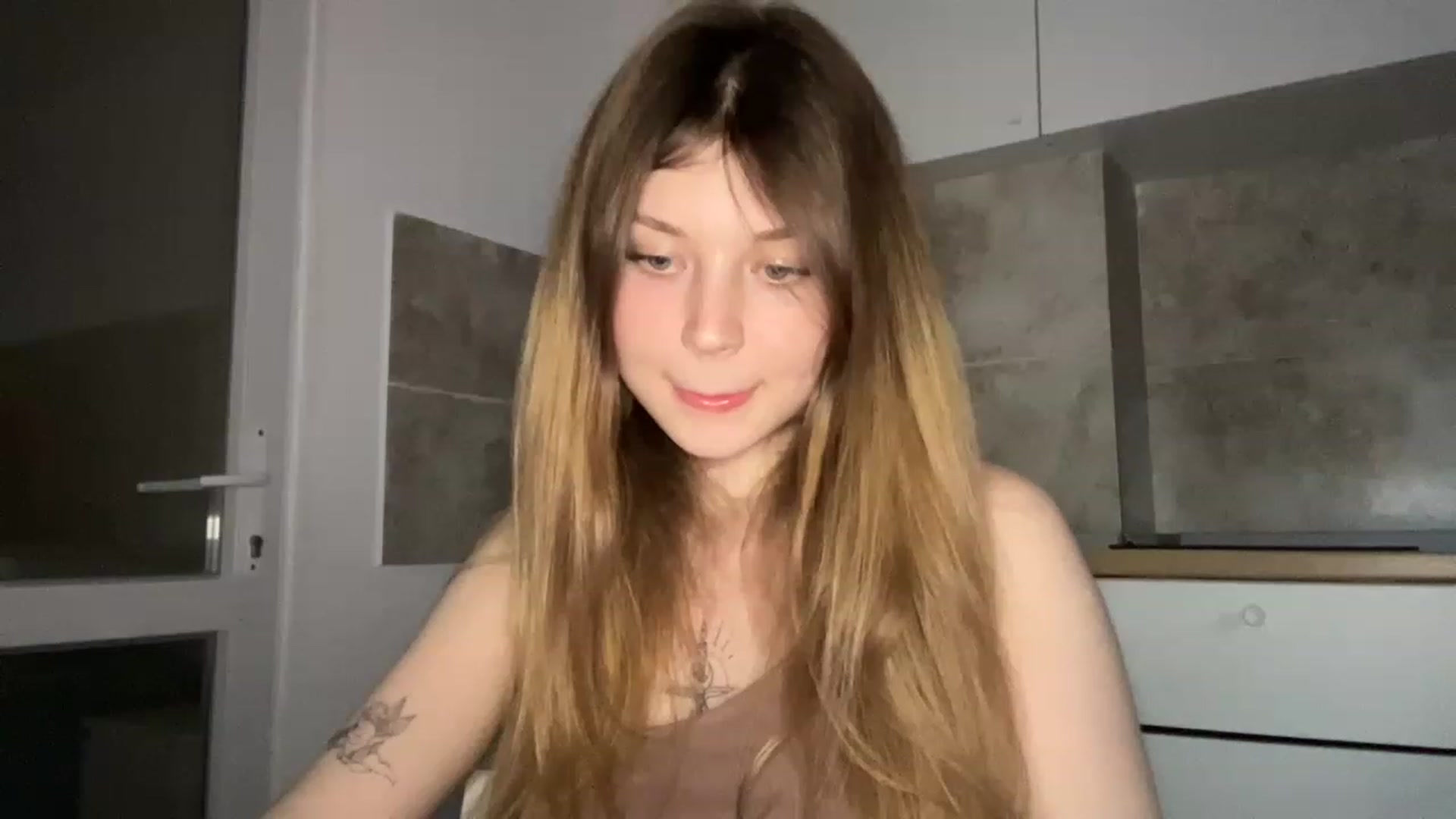 Gallery image thumbnail from Coconut_dream's myfreecams stream on, 06/05/2023, 18:04 image 16 of 20