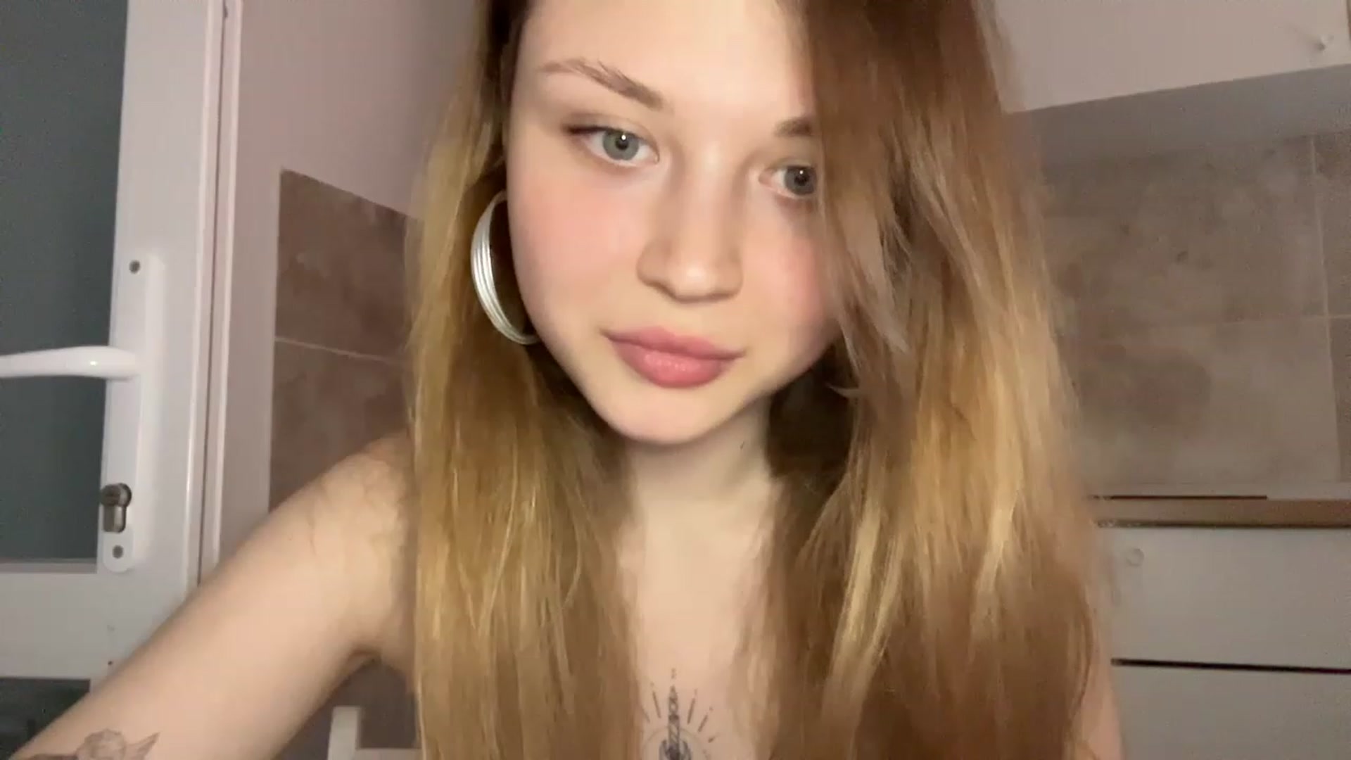 Gallery image thumbnail from Coconut_dream's myfreecams stream on, 06/08/2023, 14:47 image 19 of 20