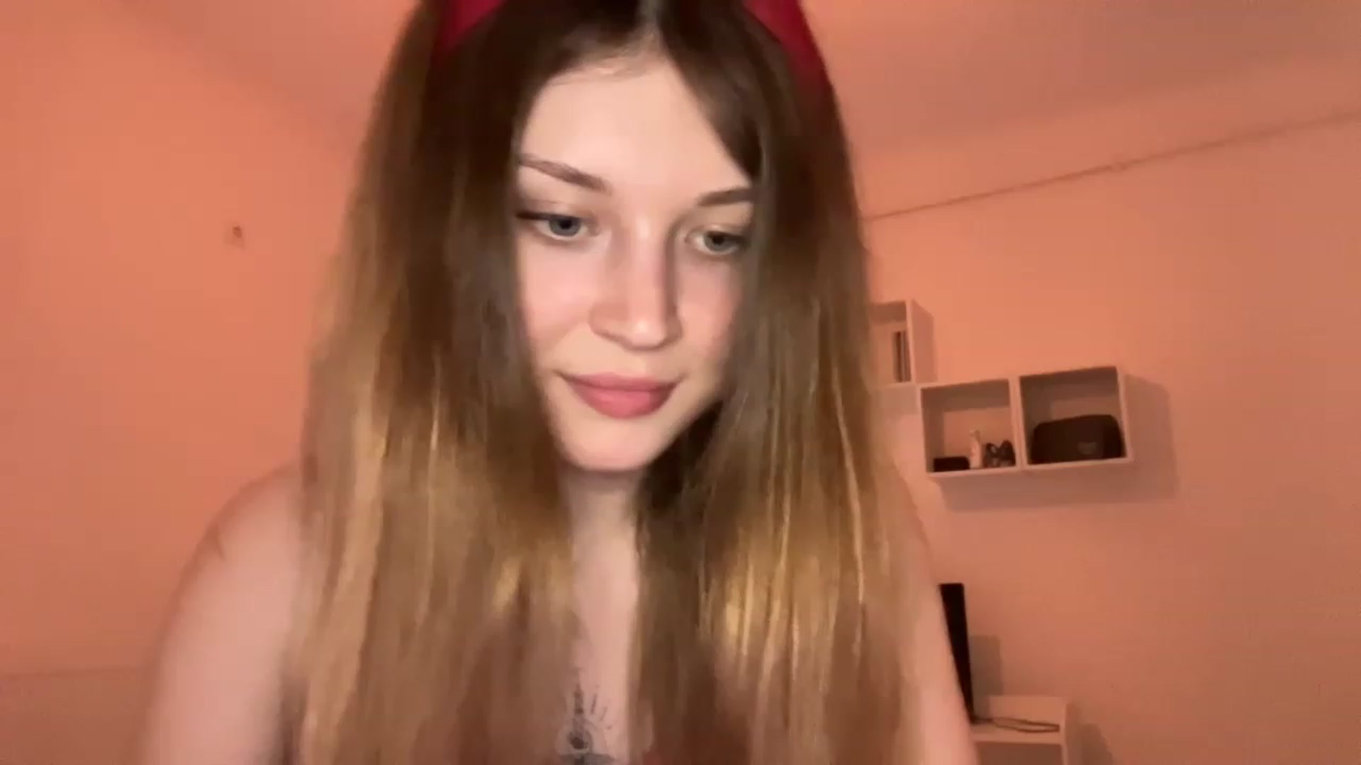 Gallery image thumbnail from Coconut_dream's myfreecams stream on, 06/09/2023, 16:05 image 15 of 20