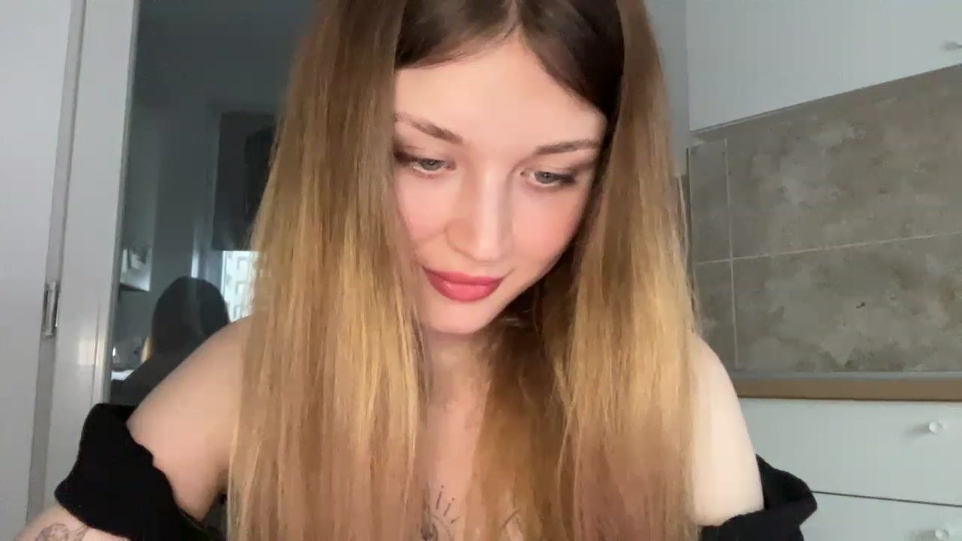 Gallery image thumbnail from Coconut_dream's myfreecams stream on, 06/15/2023, 15:20 image 18 of 20