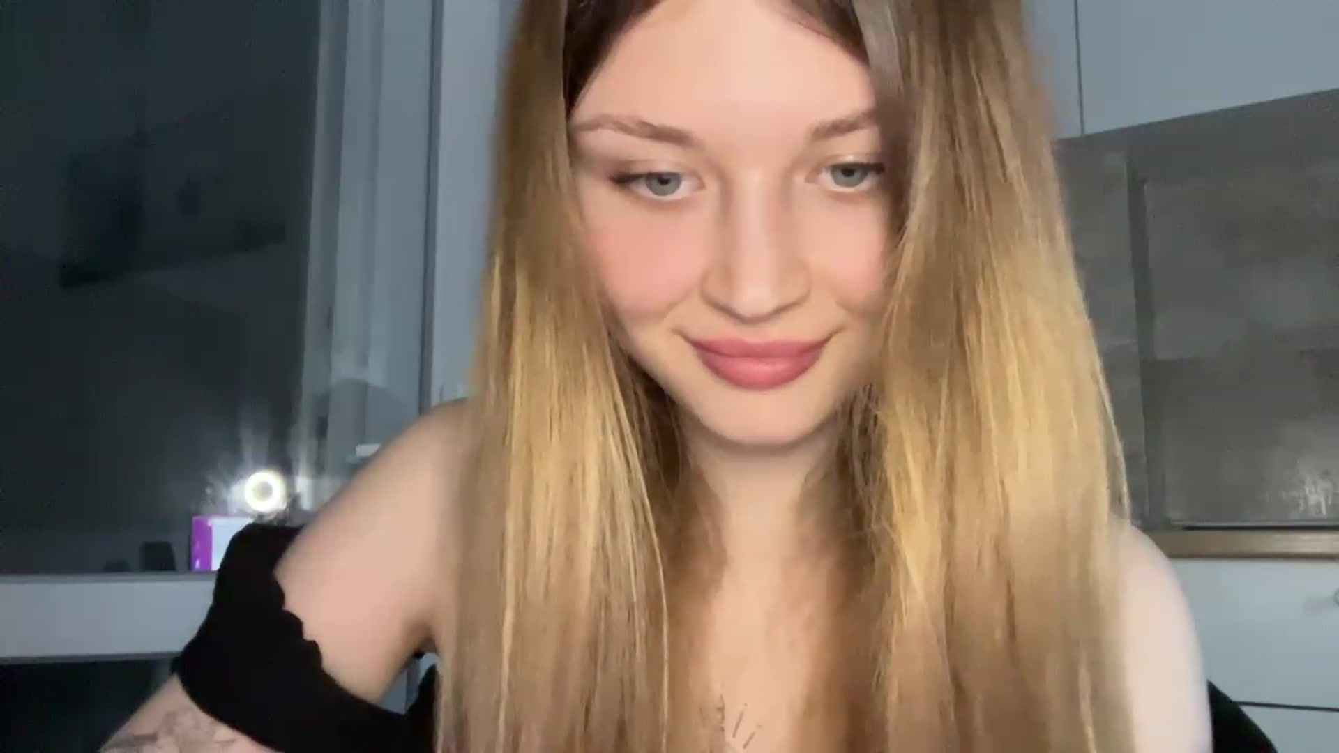 Gallery image thumbnail from Coconut_dream's myfreecams stream on, 06/15/2023, 17:45 image 10 of 20