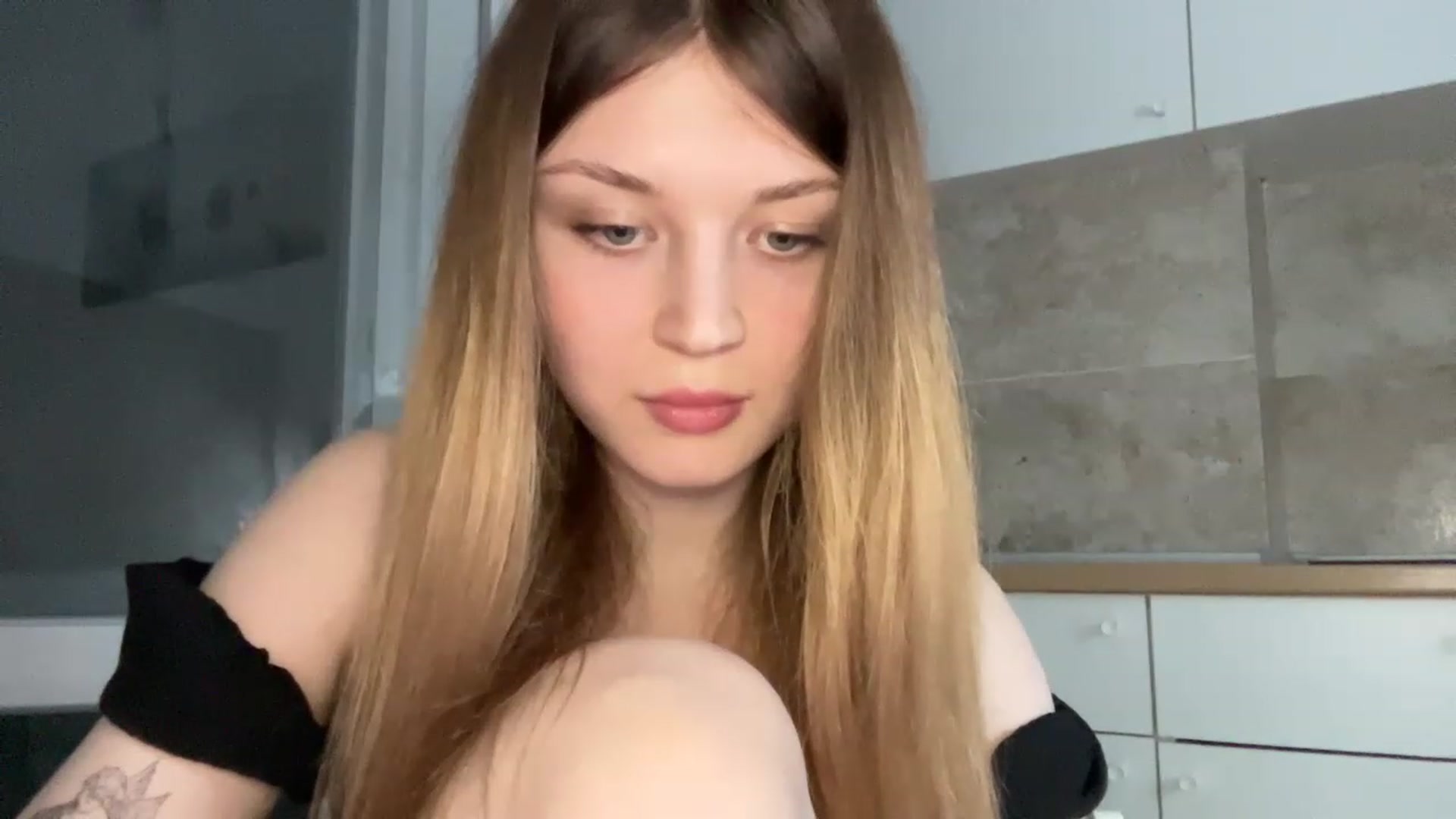 Gallery image thumbnail from Coconut_dream's myfreecams stream on, 06/15/2023, 17:45 image 5 of 20