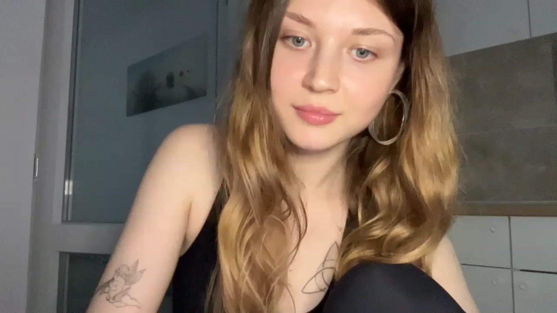 Gallery image thumbnail from Coconut_dream's myfreecams stream on, 06/16/2023, 16:55 image 9 of 20
