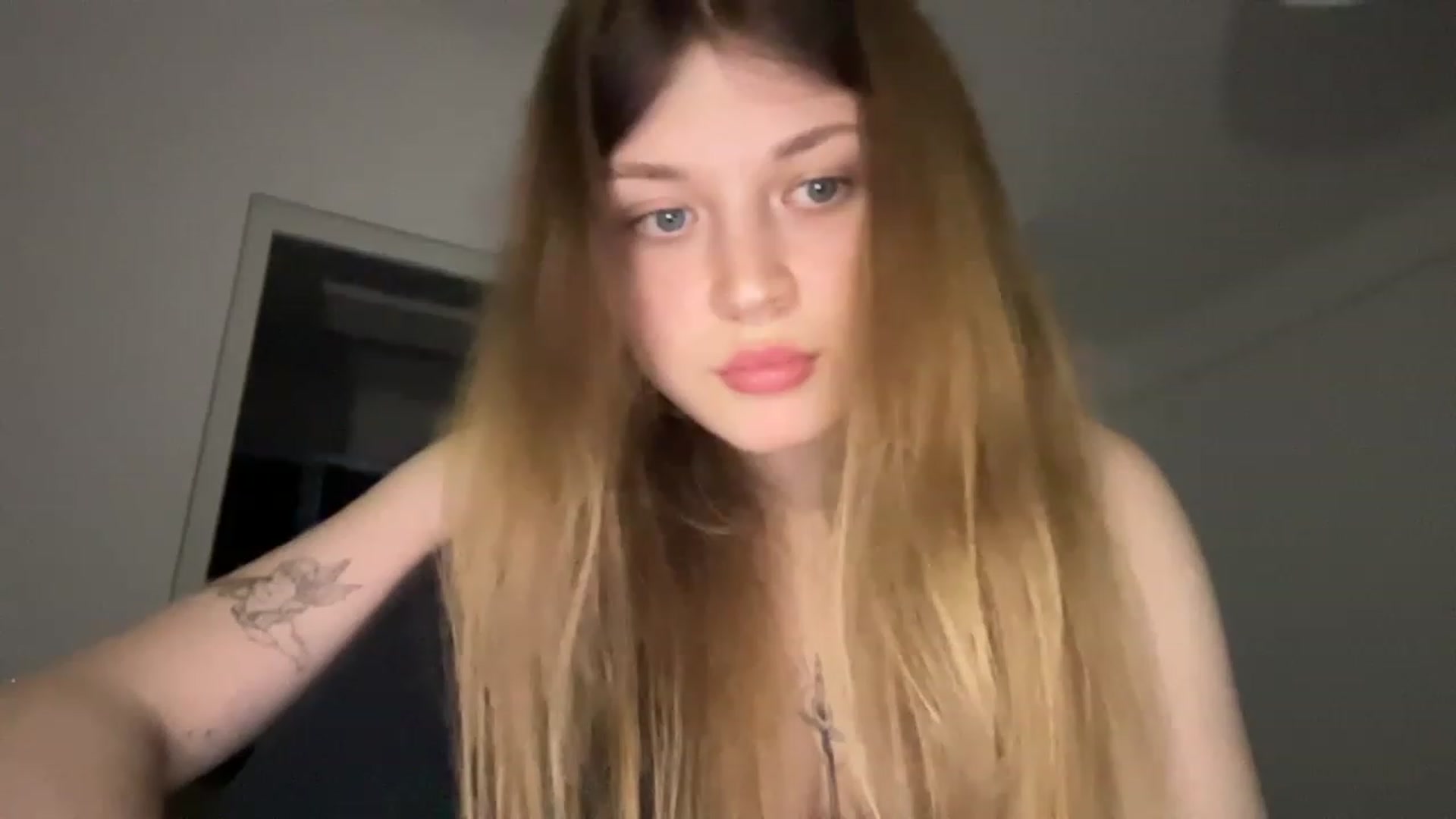 Gallery image thumbnail from Coconut_dream's myfreecams stream on, 06/18/2023, 18:46 image 10 of 20