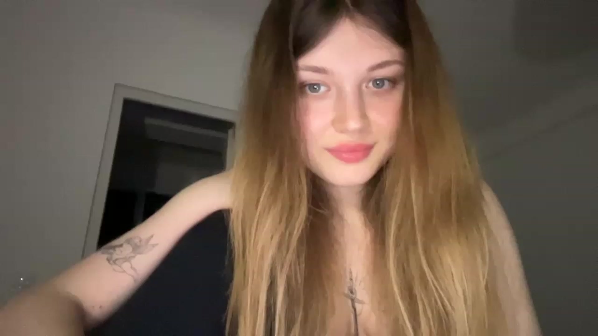 Gallery image thumbnail from Coconut_dream's myfreecams stream on, 06/18/2023, 18:46 image 12 of 20