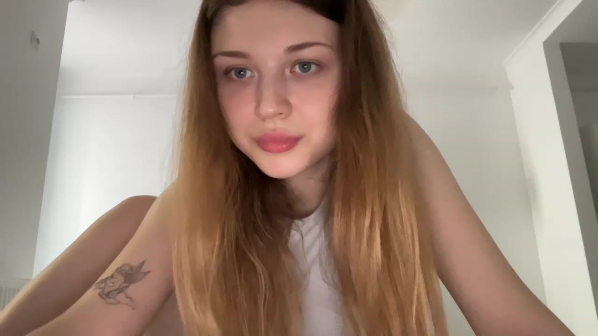 Gallery image thumbnail from Coconut_dream's myfreecams stream on, 06/24/2023, 07:52 image 18 of 20