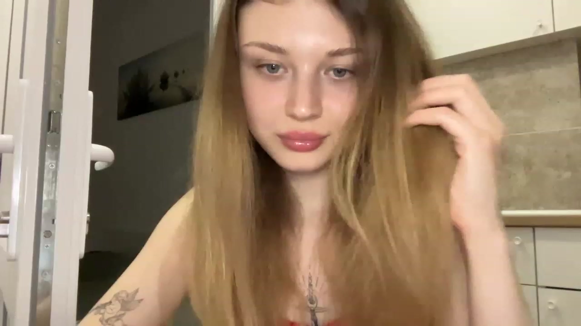 Gallery image thumbnail from Coconut_dream's myfreecams stream on, 06/26/2023, 20:17 image 4 of 20