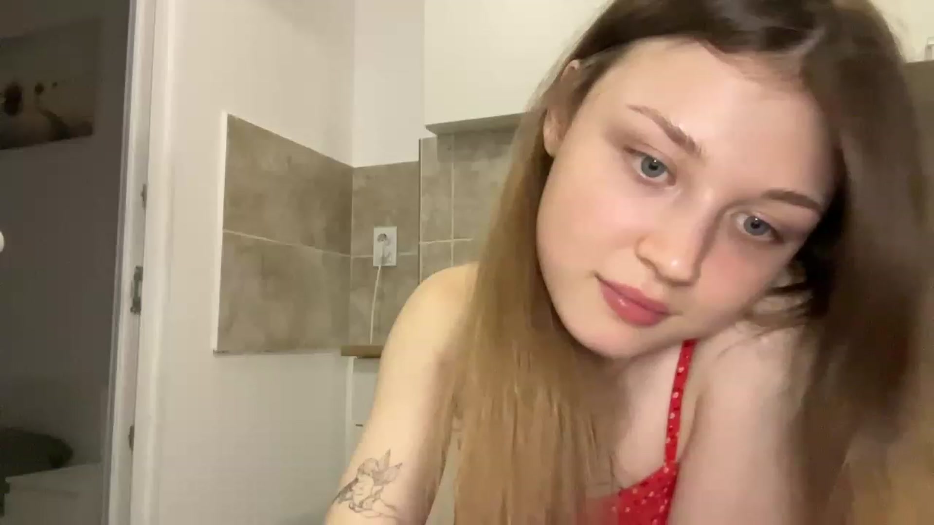 Gallery image thumbnail from Coconut_dream's myfreecams stream on, 06/26/2023, 20:17 image 18 of 20