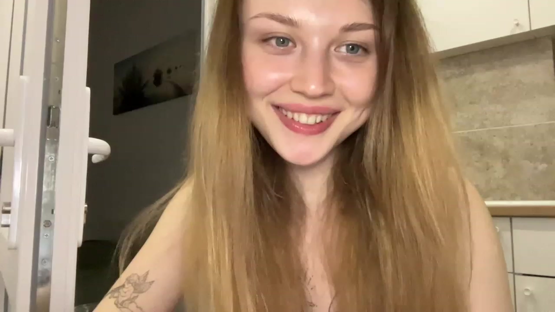 Gallery image thumbnail from Coconut_dream's myfreecams stream on, 06/26/2023, 20:17 image 3 of 20