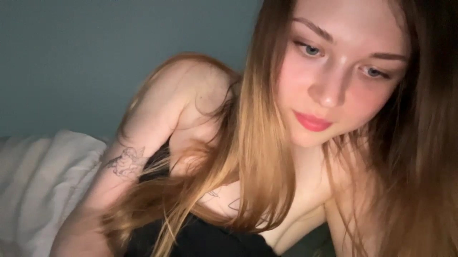 Gallery image thumbnail from Coconut_dream's myfreecams stream on, 06/30/2023, 18:33 image 3 of 20